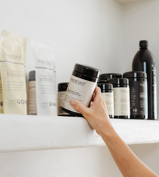 Met Apotecari positioneer je jouw salon als dé plek waar schoonheid en gezond haar hand in hand gaan